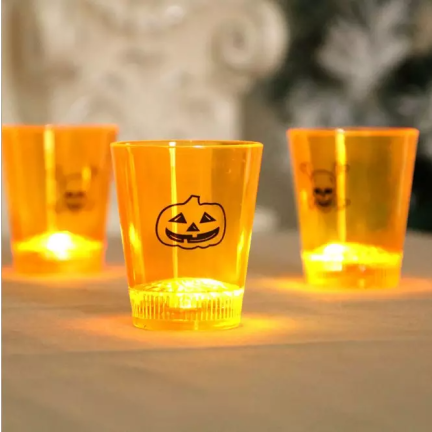 Pohár na nápoje, plastový, oranžový, se svítícími LED diodami, s lebkou a dýní, halloweenský