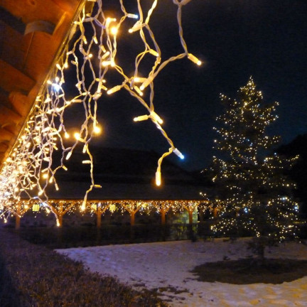 Bt-01 řetězová světla 300 LED, teplá bílá + studený záblesk, 13 m, vánoční stromky do zahrady