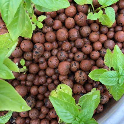 BIO38 zahradní keramzit, drenážní materiál, substrát pro pokojové květiny, 4 l, 8–16 mm