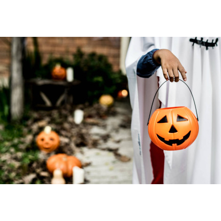 Kbelíček na sladkosti a bonbóny, plastový, oranžový, ve tvaru dýně, s uchem, halloweenská dekorace, průměr 15 cm