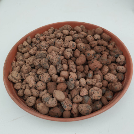 BIO38 zahradní keramzit, drenážní materiál, substrát pro pokojové květiny, 4 l, 8–16 mm