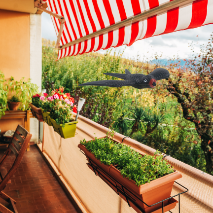 IM033 vlaštovka v letu – dekorativní odpuzovač ptáků na balkon, terasu a do zahrady