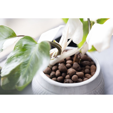 BIO38 zahradní keramzit, drenážní materiál, substrát pro pokojové květiny, 4 l, 8–16 mm