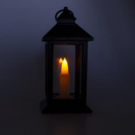 LED lucerna, černá, na baterie, teplé světlo, imituje plamen, s držadlem, výška 17 cm