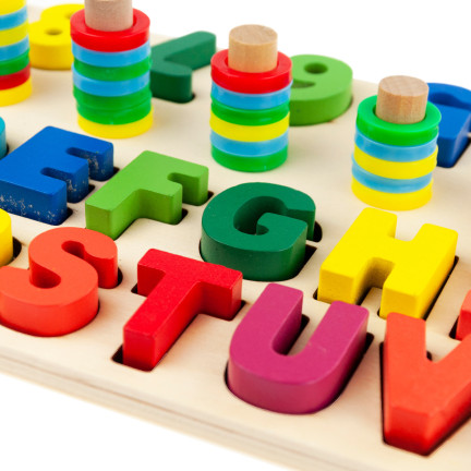 TG67011 dřevěná skládačka – montessori třídička s abecedou a číslicemi pro výuku