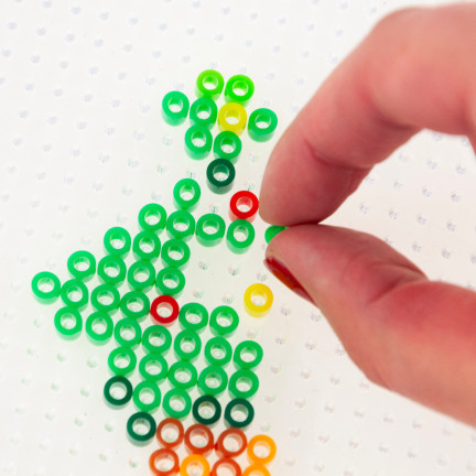 TG69618 puzzle DIY, deska s kolíky, korálky, mozaika, korálková dlaždice, vánoční skládačka