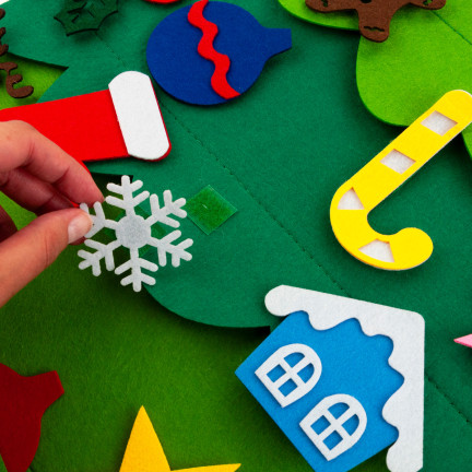 TG76362 filcový vánoční stromeček s samolepicími ozdobami – kreativní vánoční stromeček