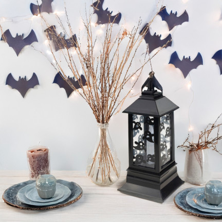 LED svícen, černý, s motivem duchů, halloweenská dekorace, napodobuje plamen, výška 20 cm